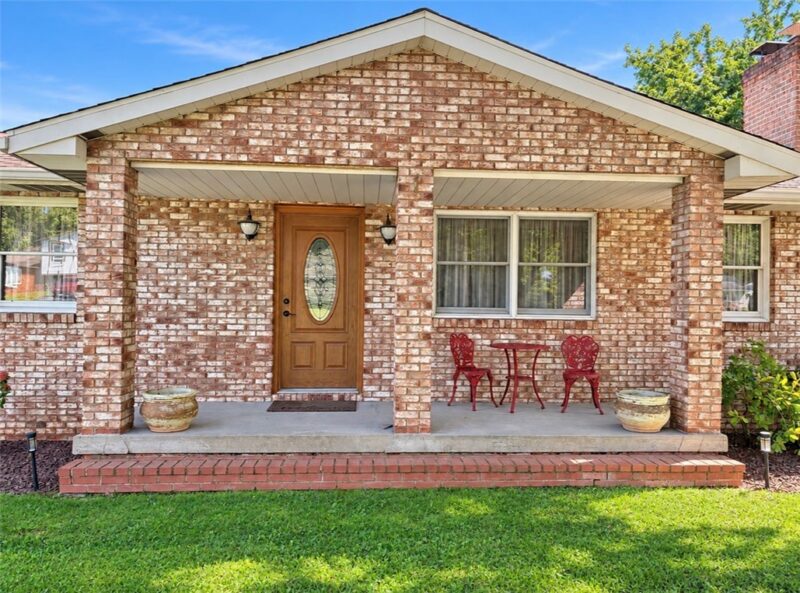 2924 Glenda Dr — photo 2