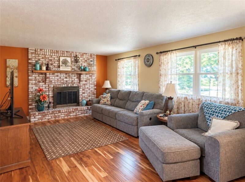 2924 Glenda Dr — photo 5