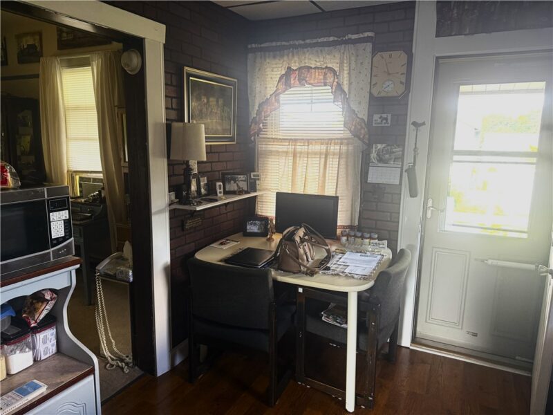 1339 Burrell Ave — photo 6