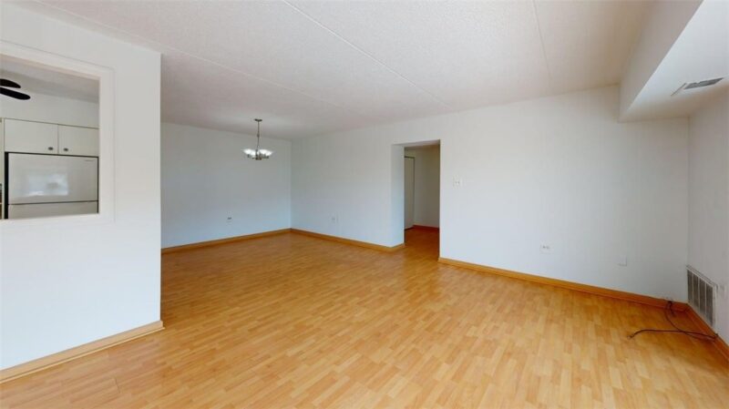 2120 Greentree Road 102E — photo 6