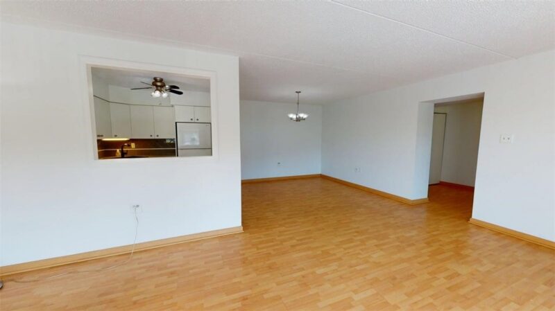 2120 Greentree Road 102E — photo 7