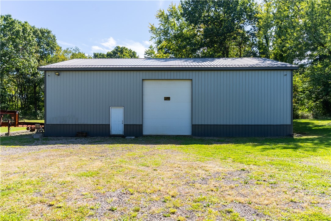 420 Possum Hollow Rd — photo 1