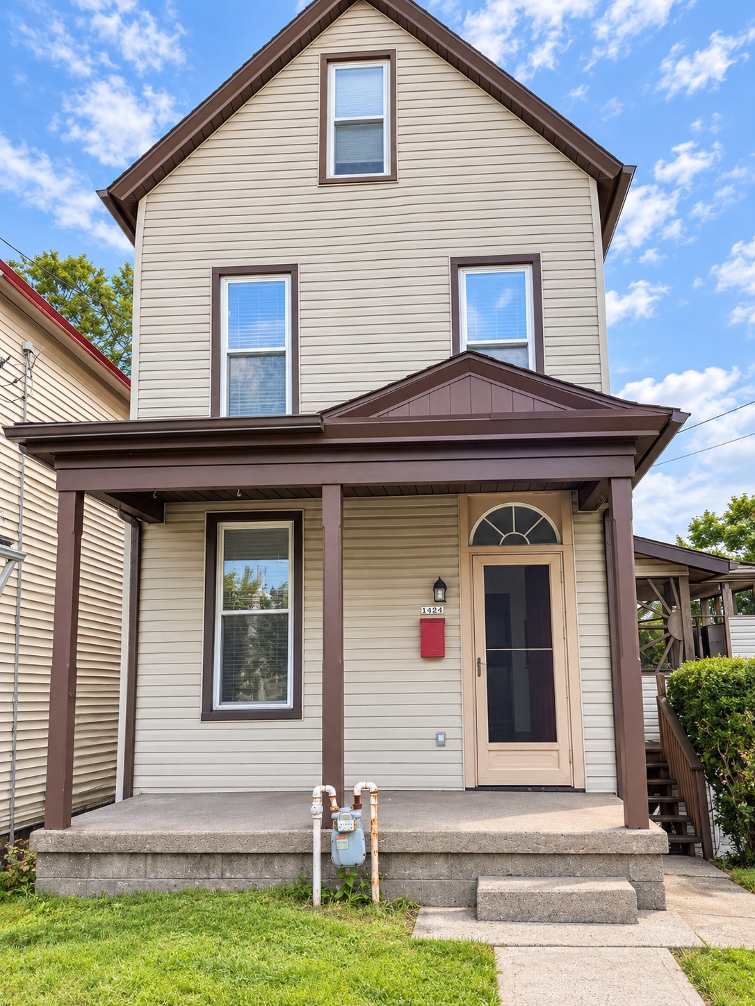 1424 Summit STREET — photo 1