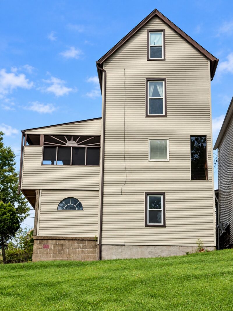 1424 Summit STREET — photo 4
