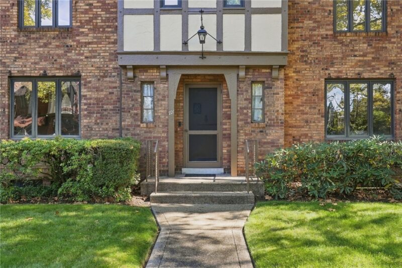 221 Lingrove Place — photo 5