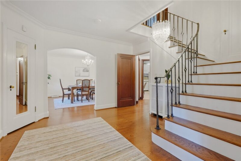 221 Lingrove Place — photo 7