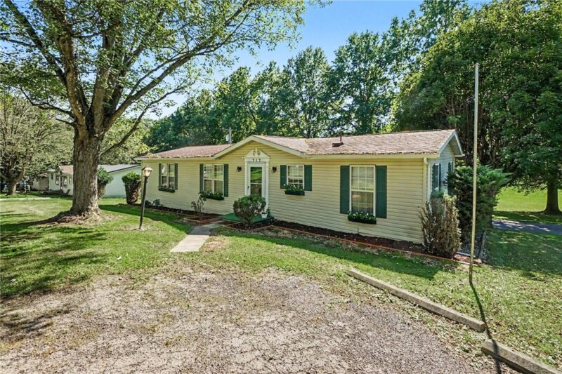 717 Mallard Dr — photo 2