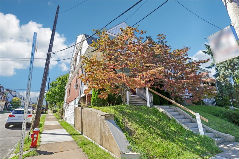 998 Greenfield Avenue — photo 2