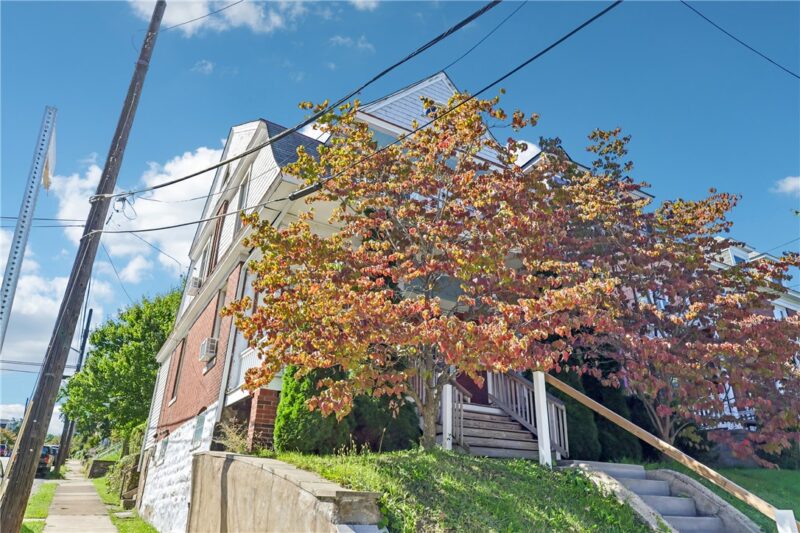 998 Greenfield Avenue — photo 3