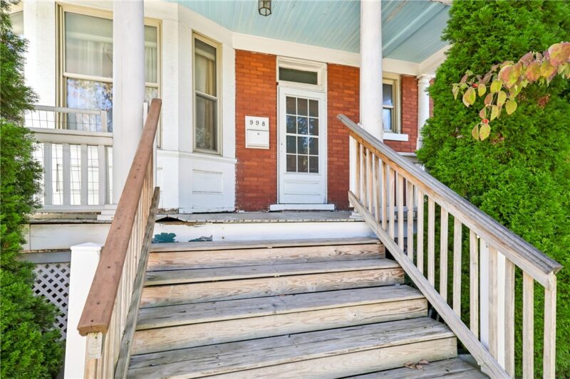 998 Greenfield Avenue — photo 8