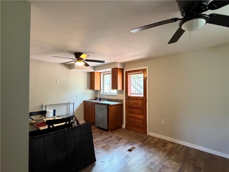 2928 1/2 Elroy Ave — photo 6
