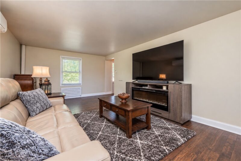 345 Pinehaven Drive — photo 3
