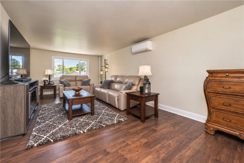 345 Pinehaven Drive — photo 4