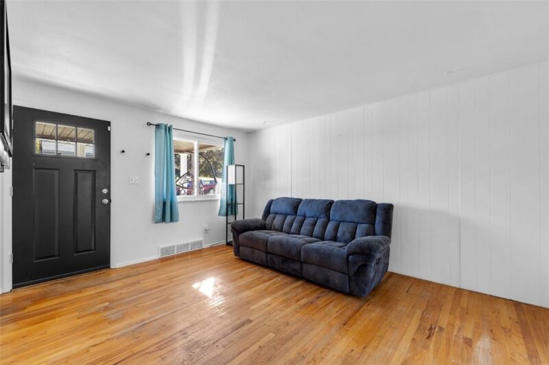 1565 Loretta Dr — photo 3