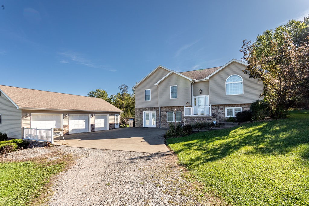 115 Maple Hill Lane — photo 1