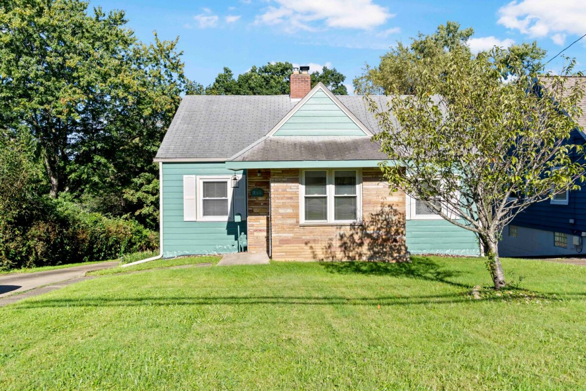 339 Center Road — photo 1