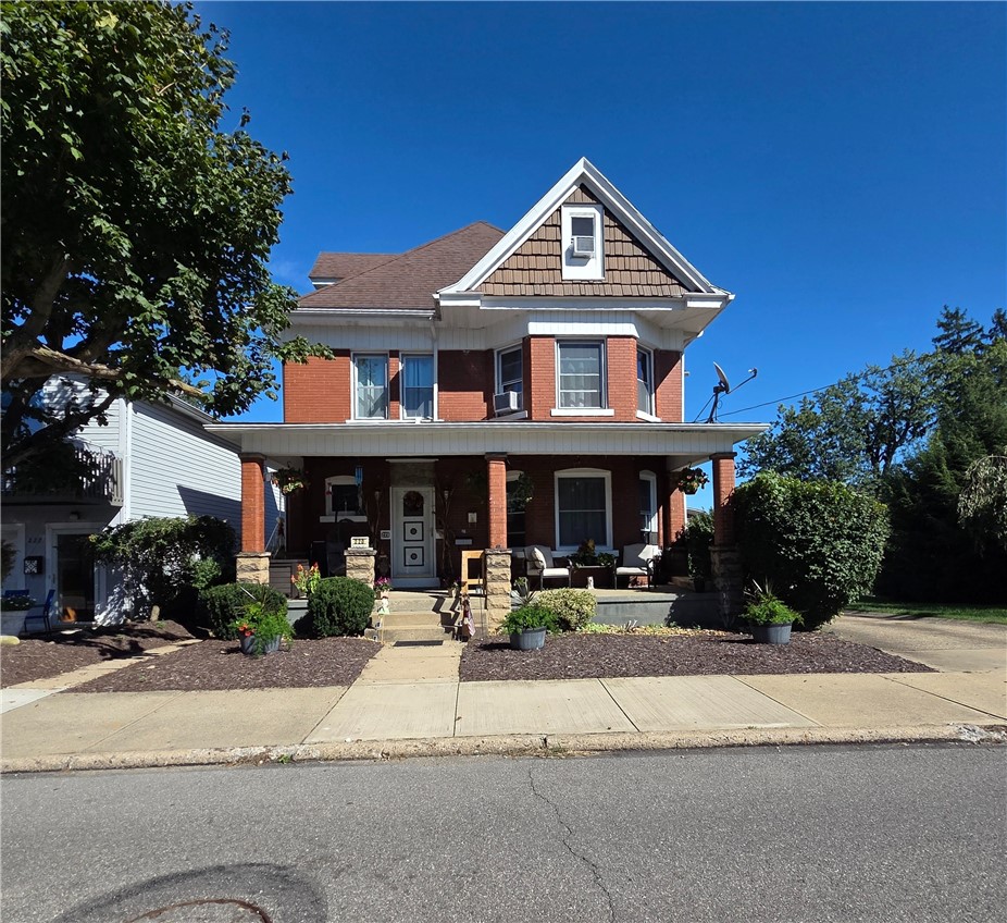 220 Grace Ave — photo 1