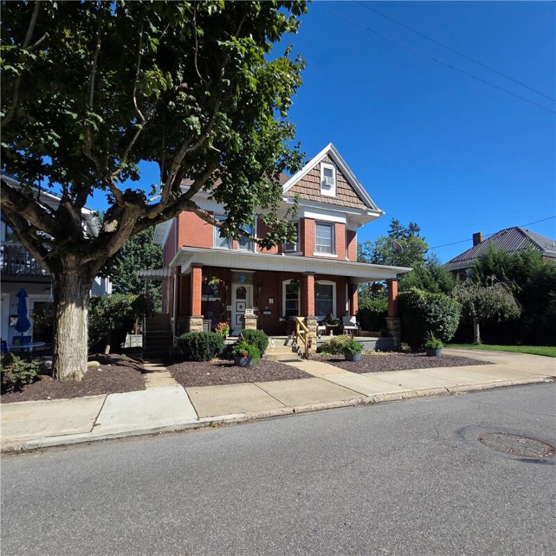 220 Grace Ave — photo 3