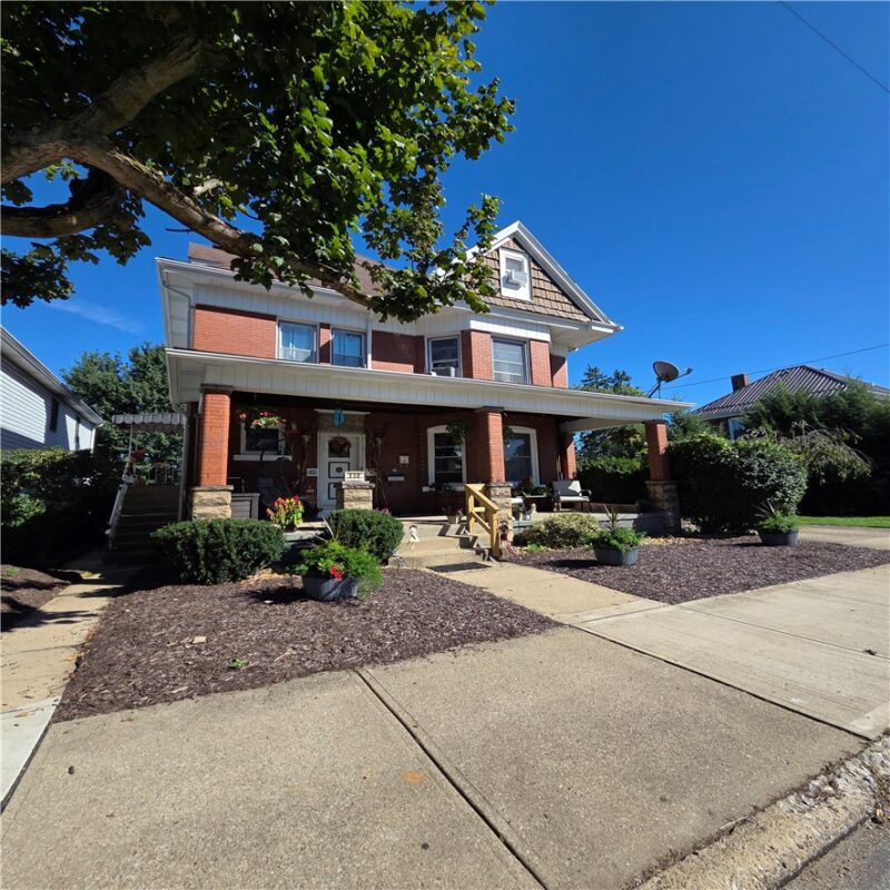 220 Grace Ave — photo 4