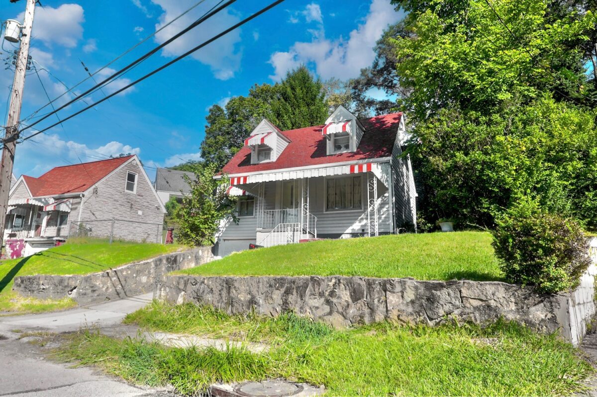 244 James Avenue — photo 1