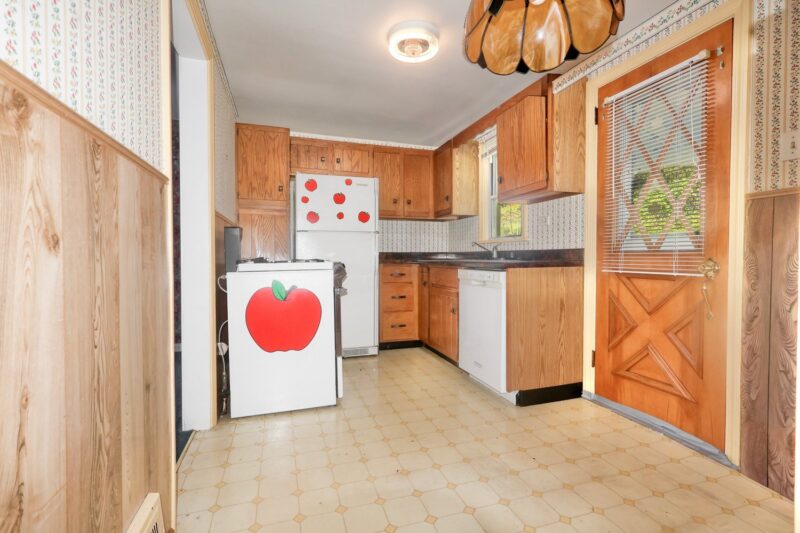 244 James Avenue — photo 8