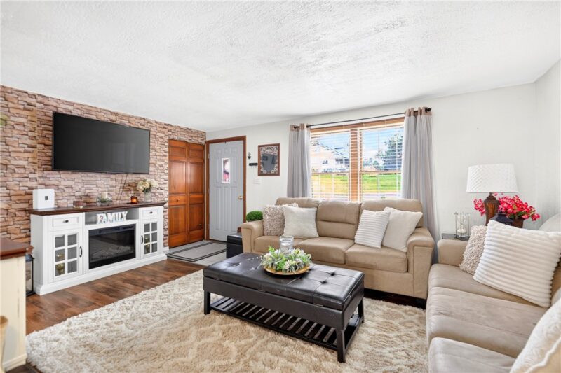 20 Irwin Drive — photo 6