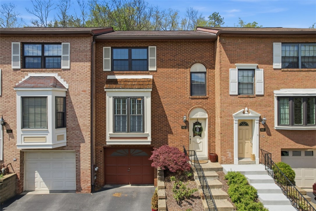 642 Woodcrest Dr — photo 1