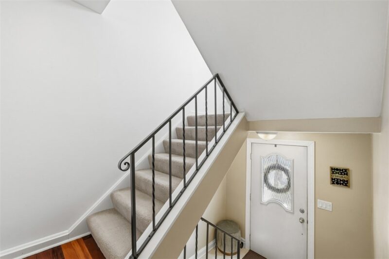 642 Woodcrest Dr — photo 4