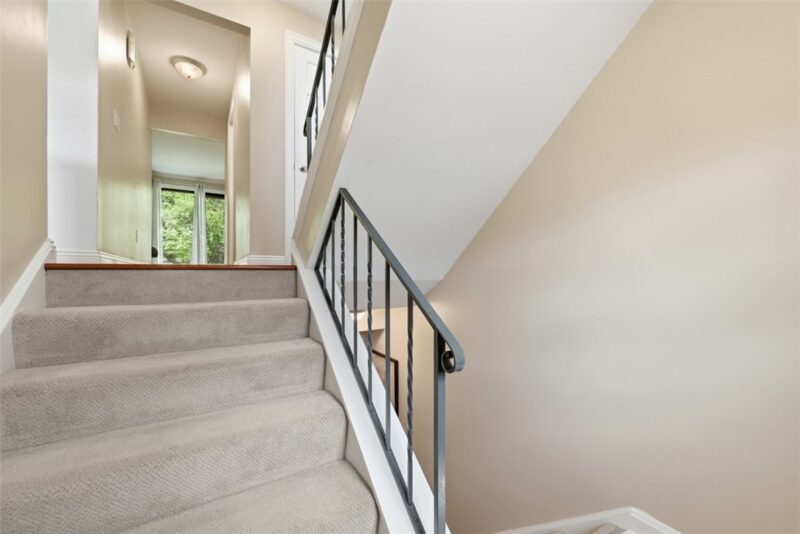 642 Woodcrest Dr — photo 5