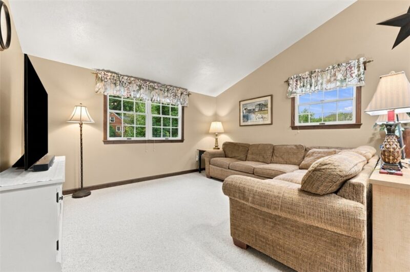 401 Becker Dr — photo 6