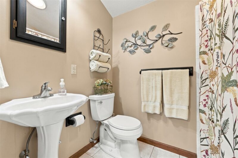 401 Becker Dr — photo 8