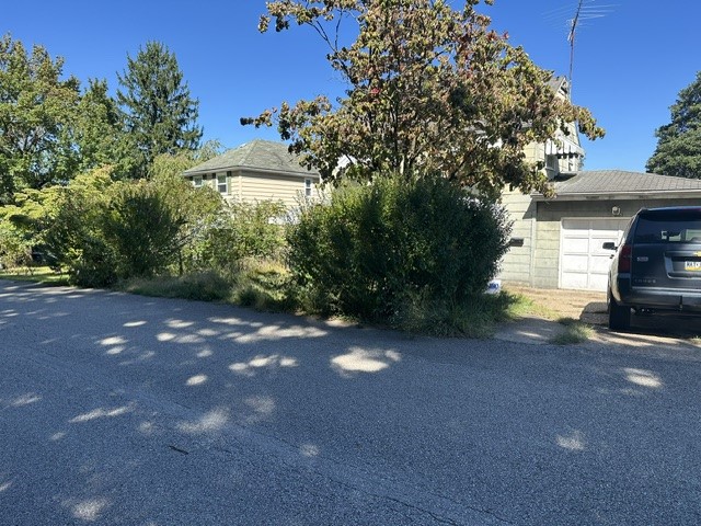 641 Thompson Ave — photo 1