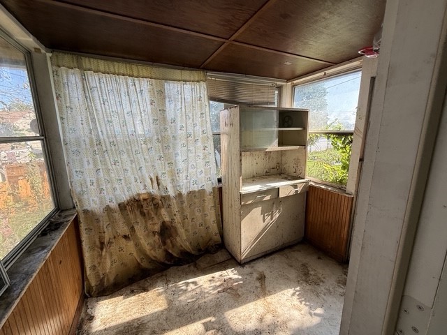 641 Thompson Ave — photo 6