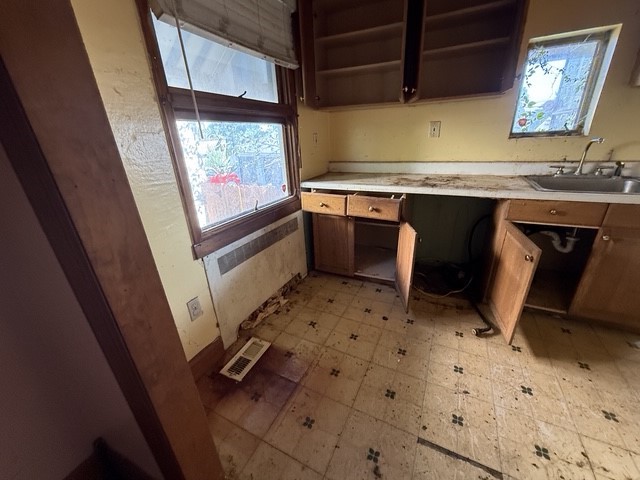 641 Thompson Ave — photo 8