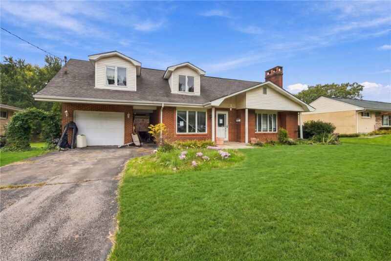 712 William Dr — photo 2