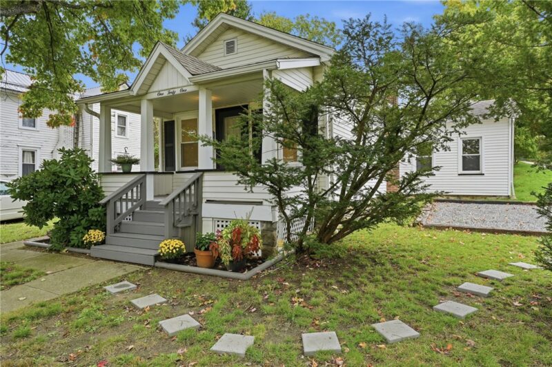 141 Pierce Ave — photo 2