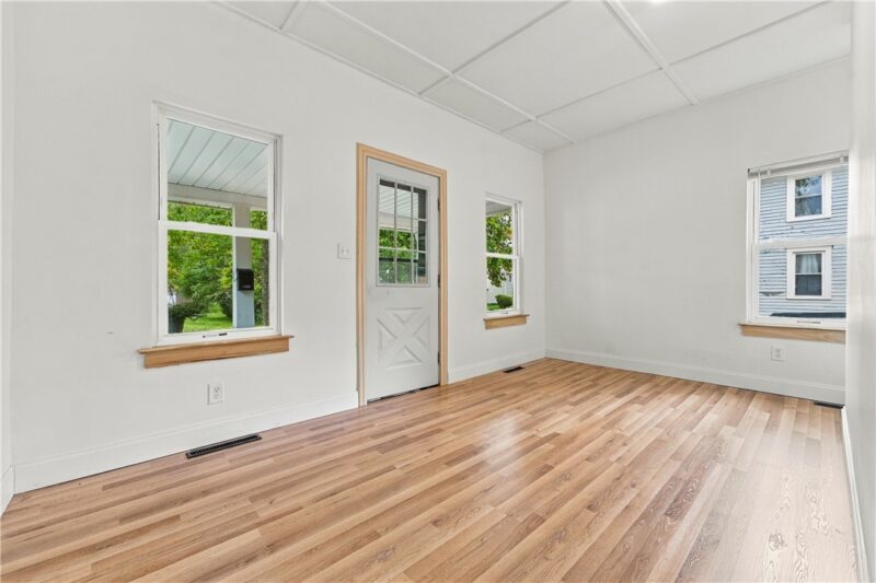 141 Pierce Ave — photo 6