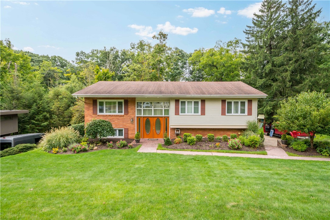 156 Gateshead Drive — photo 1