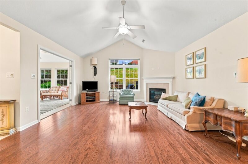 2084 Isleworth — photo 8