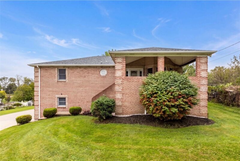 902 Central Drive — photo 2