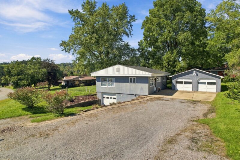 121 Crescent St — photo 3