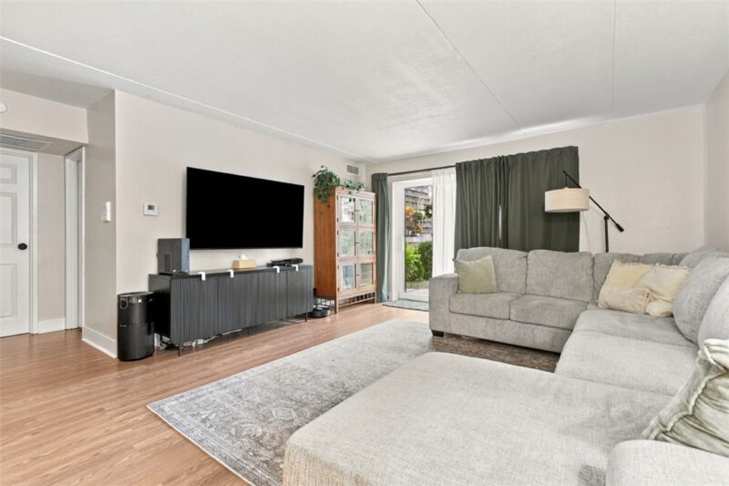913 Forest Green Dr — photo 6