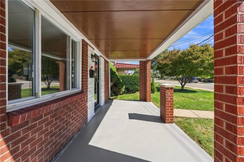 635 Northcrest Dr — photo 3