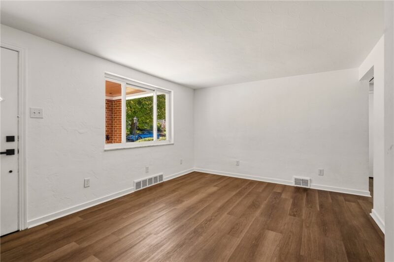 635 Northcrest Dr — photo 5