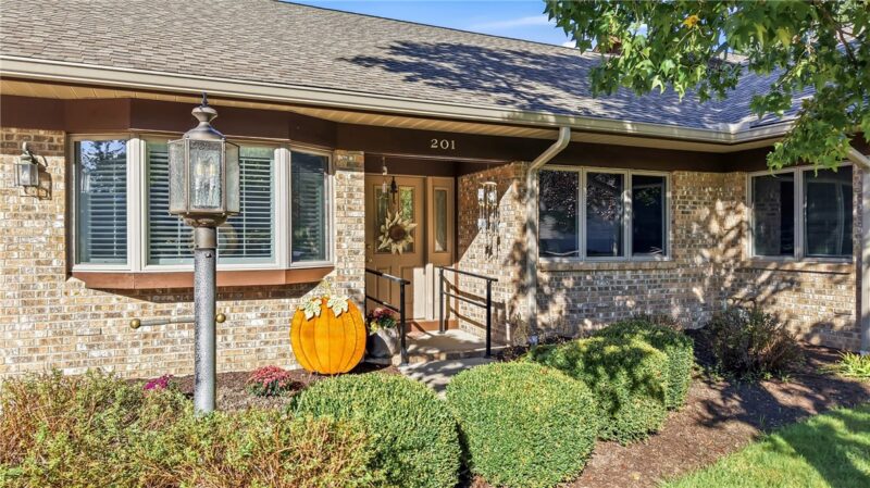 201 Oakview Dr — photo 3