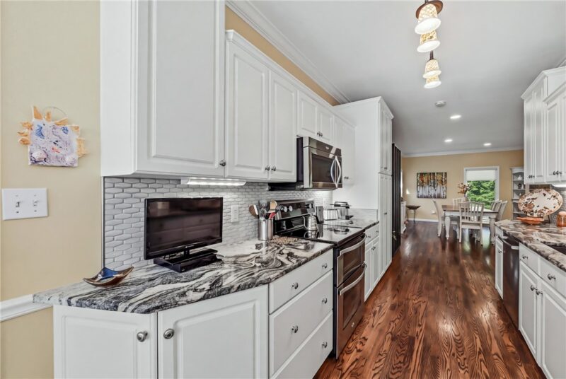 201 Oakview Dr — photo 7