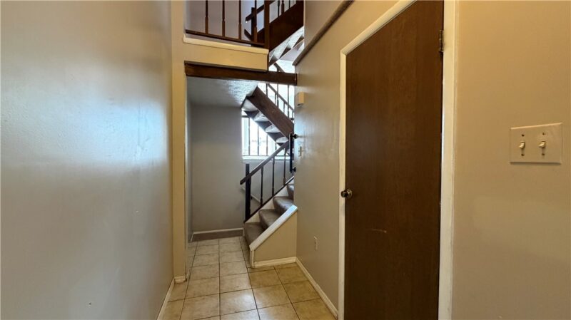 528 Hemlock Ct — photo 2