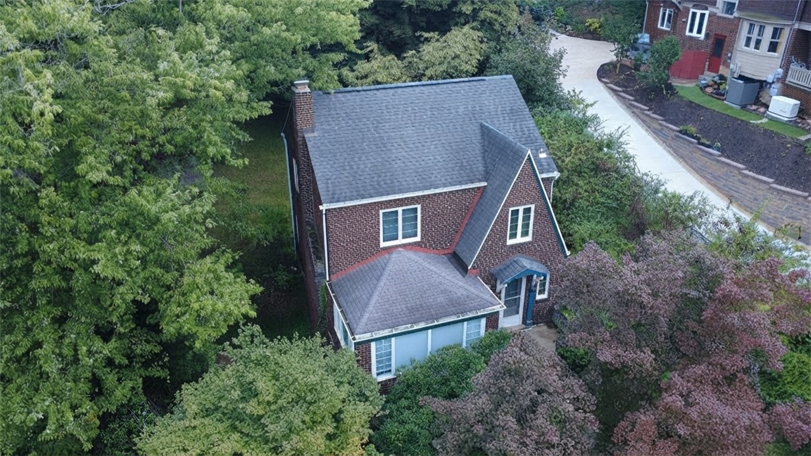 225 Woodside Road — photo 1