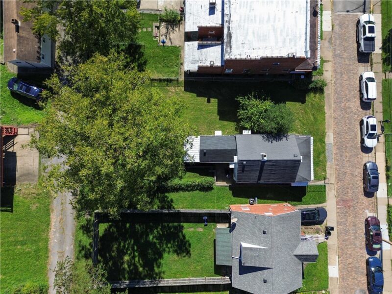 1231 Holmes Street — photo 3