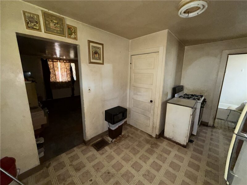 1231 Holmes Street — photo 8